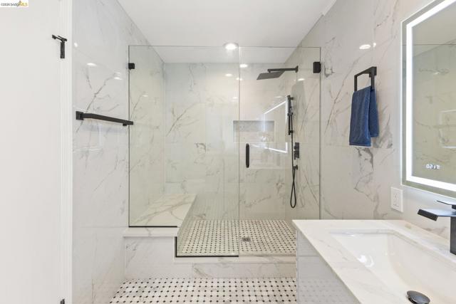 Image 16 of 30 For 64 Valencia Rd