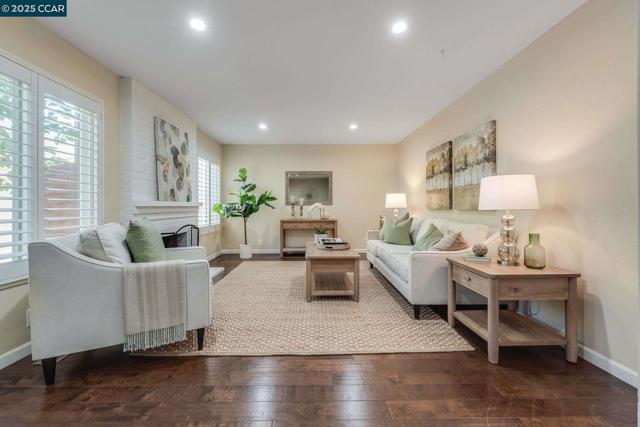 1105 Westmoreland Circle, Walnut Creek CA: https://media.crmls.org/mediaz/6394bcb0-7279-4fa7-97e9-ab3d2f2288d7.jpg