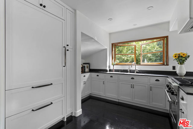 1811 Courtney Avenue, Los Angeles CA: https://media.crmls.org/mediaz/63951232-13c7-4e9f-a7e4-9c00c9c890d6.jpg