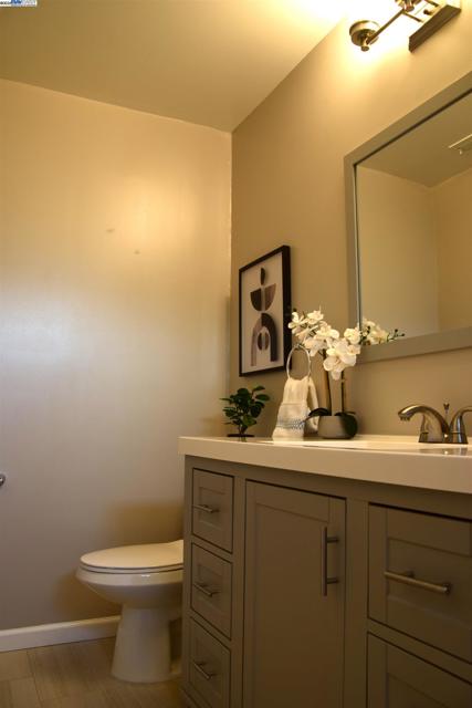 2412 8Th St, Berkeley CA: https://media.crmls.org/mediaz/6395136b-fd25-4f04-8339-e874b046ca6d.jpg