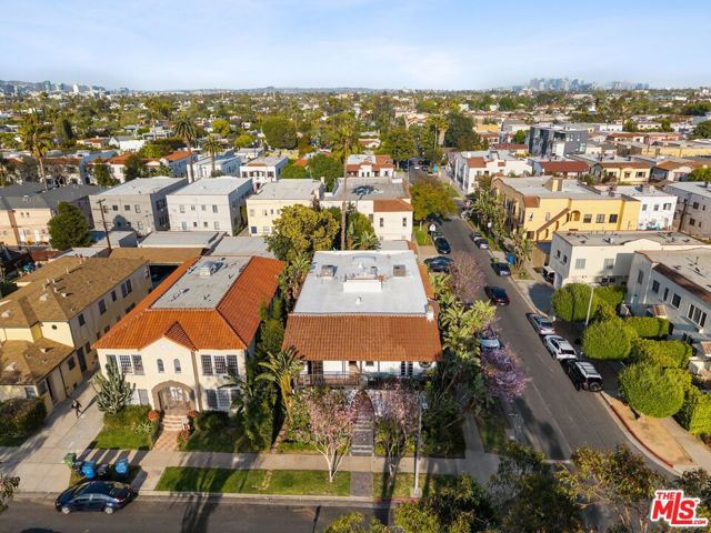 500 N Genesee Avenue, Los Angeles CA: https://media.crmls.org/mediaz/63953839-a4d1-445a-9f0f-3939465646dd.jpg