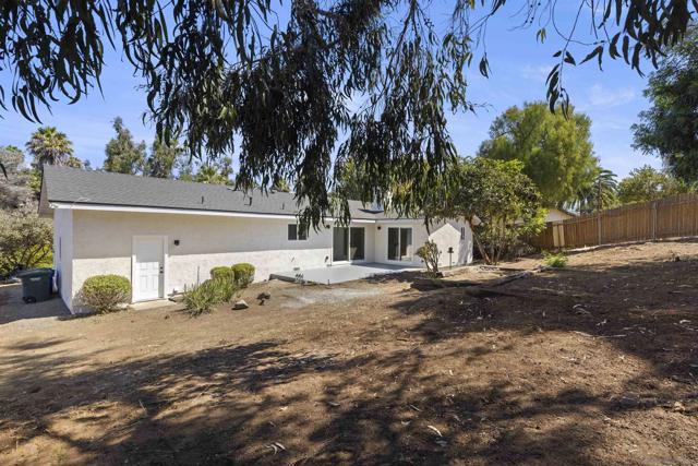 1217 Monte Vista Dr, Vista CA: https://media.crmls.org/mediaz/6396dfd1-dd0c-4565-98ca-c6d1147fe936.jpg