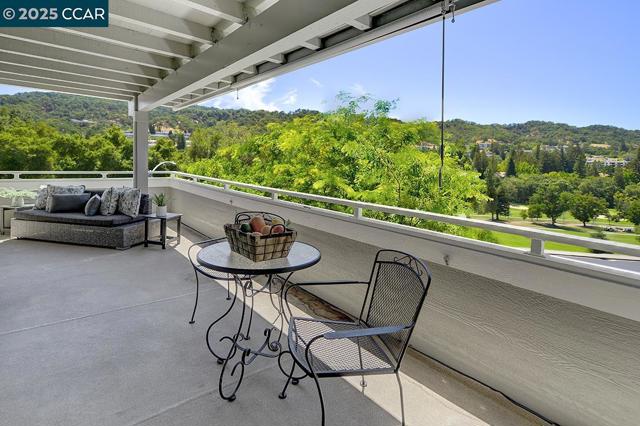 3612 Rossmoor Parkway, Walnut Creek CA: https://media.crmls.org/mediaz/63971bdb-48ed-42d6-8e77-e452c2f17ba9.jpg