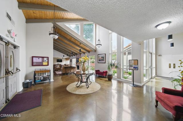 245 Oakleaf Drive, Thousand Oaks CA: https://media.crmls.org/mediaz/6397223f-23ce-4b36-ba9b-981c8082131f.jpg