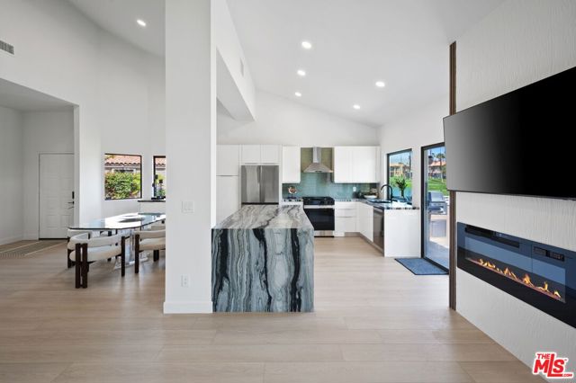 38306 Gazania Circle, Palm Desert CA: https://media.crmls.org/mediaz/63975747-289c-424f-98f9-fd544d638079.jpg