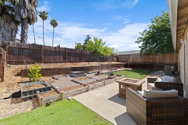 4165 Ernestine Way, North Highlands CA: https://media.crmls.org/mediaz/63978516-7852-461c-a485-475c0d629188.jpg