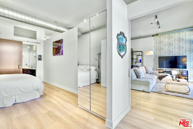 13320 Beach Avenue, Marina del Rey CA: https://media.crmls.org/mediaz/6397a826-eb08-43c1-a3fe-9539c3d4efc9.jpg