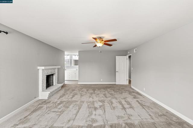 4403 Winterberry Ct, Concord CA: https://media.crmls.org/mediaz/6397e721-05d6-4401-9f70-679dbf539b30.jpg