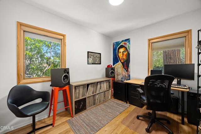 10316 Newhome Avenue, Sunland CA: https://media.crmls.org/mediaz/639885cc-a65a-4d9a-bb1a-27d69c5c44ab.jpg