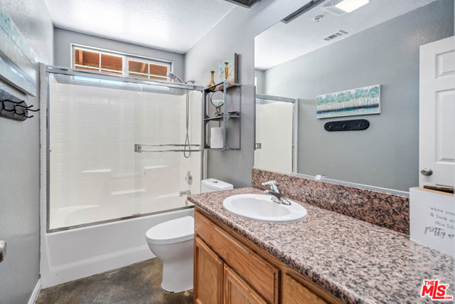 9999 Del Sol Avenue, Phelan CA: https://media.crmls.org/mediaz/6398c3b3-a2c2-4169-bde8-985367de1997.jpg