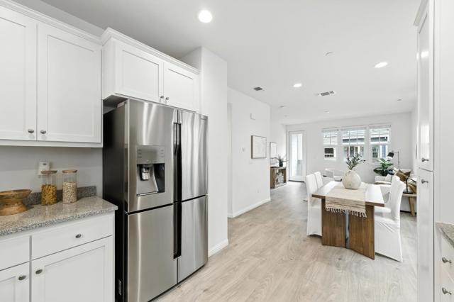 3410 Pyramid Way, Mountain View CA: https://media.crmls.org/mediaz/6398e14a-ed61-4f76-b66d-5fd52b5e7fd4.jpg