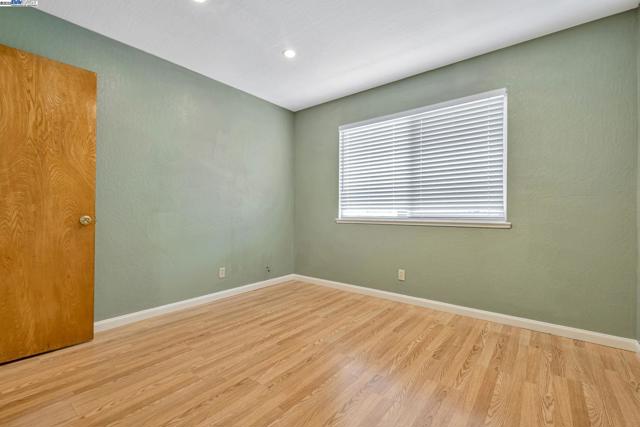 2141 Swan Ct, Union City CA: https://media.crmls.org/mediaz/63999002-ca37-4d6c-82d9-aefbec2abaa8.jpg