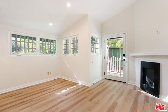 483 Sturtevant Drive, Sierra Madre CA: https://media.crmls.org/mediaz/6399ef31-e646-4a11-9d79-3925c51a40dc.jpg