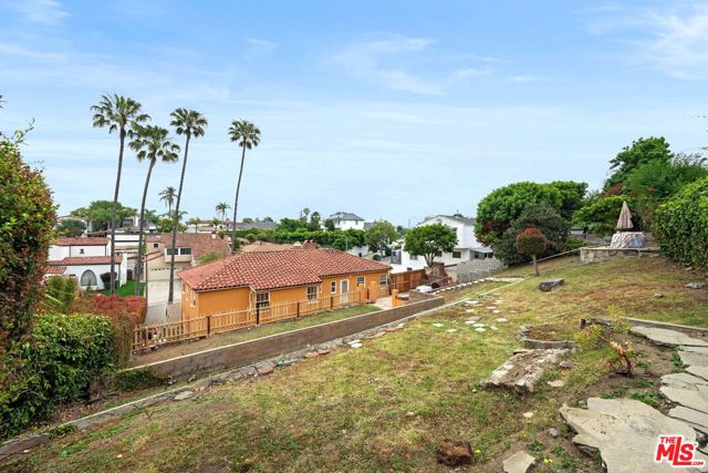 3715 Homeland Drive, View Park CA: https://media.crmls.org/mediaz/639a3950-4cb3-41c8-b698-6fea6bca8aa8.jpg