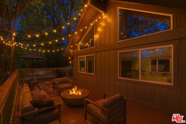 28805 North Shore Road, Lake Arrowhead CA: https://media.crmls.org/mediaz/639a4049-d1b0-4a67-8735-6933ce4cfa66.jpg