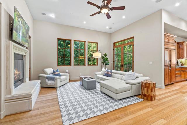 11860 Francemont Drive, Los Altos Hills CA: https://media.crmls.org/mediaz/639bb1a1-786e-4b90-90e7-2bdab5db0dc9.jpg