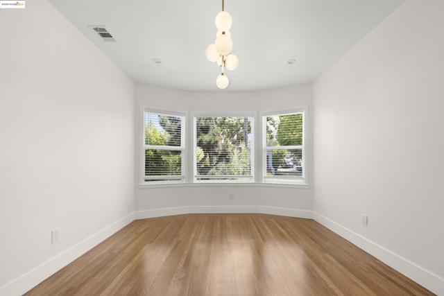 1437 Portland Ave, Albany CA: https://media.crmls.org/mediaz/639bcd71-bbef-45dc-a7ea-5047aa0433aa.jpg