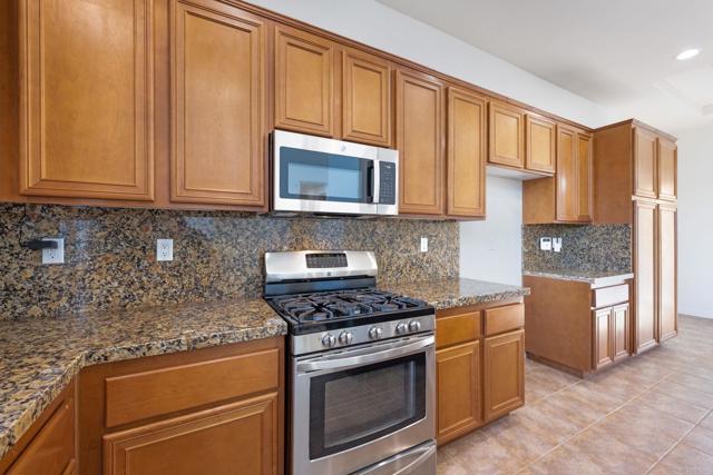 Detail Gallery Image 22 of 55 For 106 Chesapeake Ct, San Marcos,  CA 92069 - 4 Beds | 3 Baths
