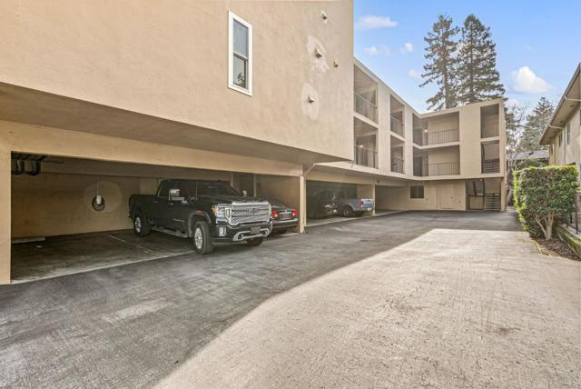 1701 San Carlos Avenue, San Carlos CA: https://media.crmls.org/mediaz/639c2905-d089-43c1-bcc0-a119708c3229.jpg