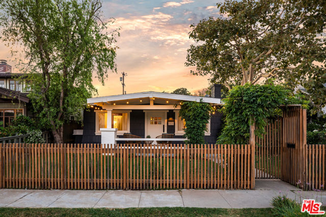 919 Venezia Avenue, Venice CA: https://media.crmls.org/mediaz/639c34c4-d3ba-426d-bb91-882e995dca20.jpg