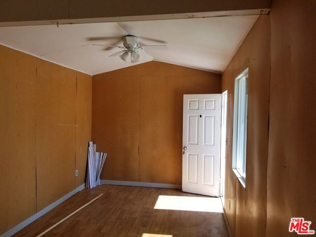 11059 CALIFA Street photo 28