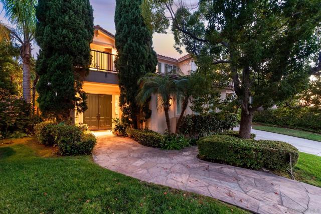 5255 Greenwillow Ln, San Diego CA: https://media.crmls.org/mediaz/639d077a-f3df-496a-ba10-80e96e603031.jpg
