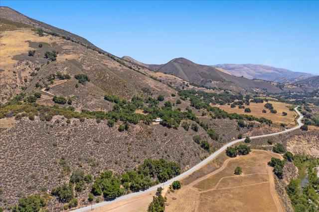 47292 Arroyo Seco Road, Greenfield CA: https://media.crmls.org/mediaz/639d904a-136c-46b3-a52d-52f7df5bfa32.jpg