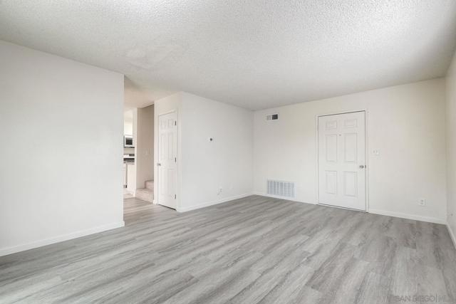 1415 17 Flag Ln, El Cajon CA: https://media.crmls.org/mediaz/639d9cb3-a890-4554-96b7-01e3af42409f.jpg