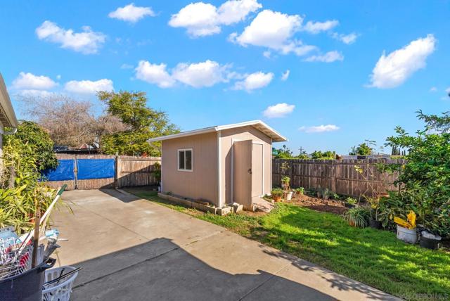 Image 15 of 33 For 2074 El Dora St