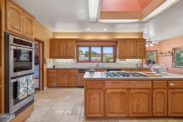 Detail Gallery Image 15 of 73 For 1125 Spring St, Oak View,  CA 93022 - 4 Beds | 4 Baths