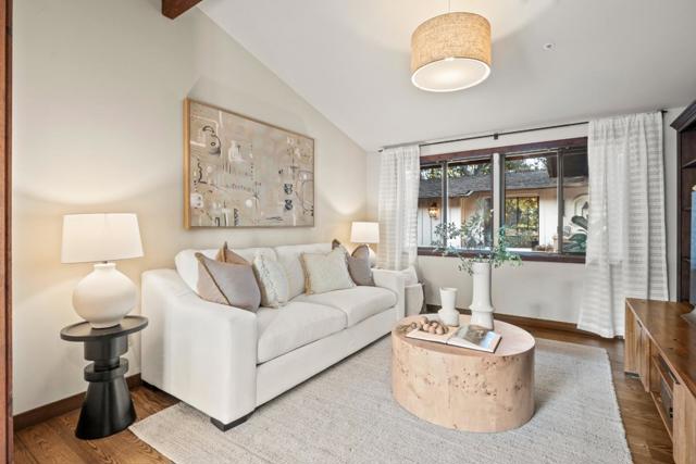 707 Vista Drive, Redwood City CA: https://media.crmls.org/mediaz/639e8acb-0ae8-4803-9964-368a52a294a8.jpg