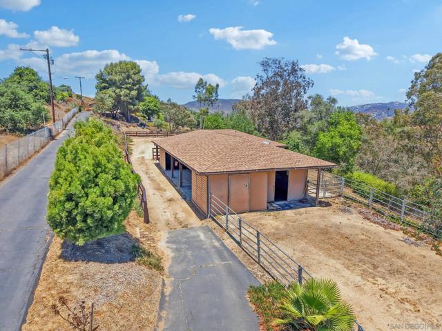 974 Via Hillview, Fallbrook CA: https://media.crmls.org/mediaz/639ec3c8-8e94-4f8f-9312-95bf3d56e287.jpg