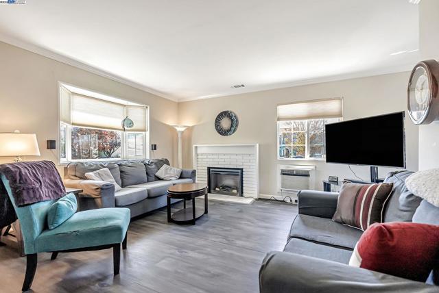 2683 Cryer St, Hayward CA: https://media.crmls.org/mediaz/639f5302-c44d-41a2-86dd-85c55e64f940.jpg