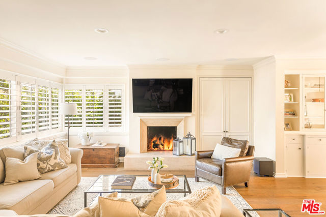 678 Loring Avenue, Los Angeles CA: https://media.crmls.org/mediaz/639faac3-2643-485a-9e01-92b47db21600.jpg