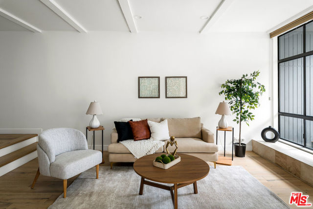 1425 Stanford Street, Santa Monica CA: https://media.crmls.org/mediaz/639fbec7-bd36-43ee-870b-1d4067ffa7ef.jpg