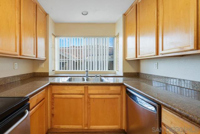 3565 Grove St, Lemon Grove CA: https://media.crmls.org/mediaz/639fccd9-95d9-466c-90fa-8a2f30fba861.jpg