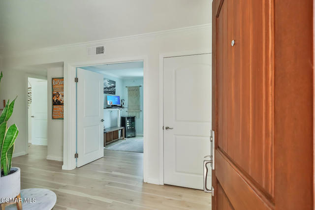4021 Yankee Drive, Agoura Hills CA: https://media.crmls.org/mediaz/63a03d08-d785-4d58-80d6-fb953e87f954.jpg