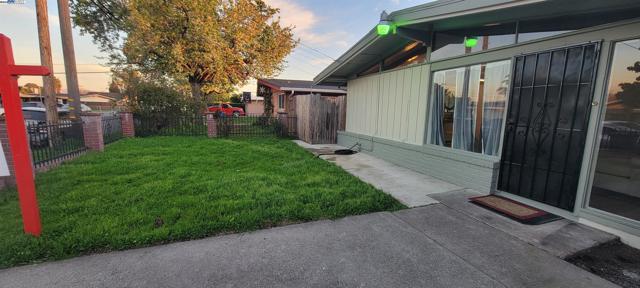 27781 Mandarin Ave, Hayward CA: https://media.crmls.org/mediaz/63a0852e-4208-4e3b-94f7-bbb070d3ecf9.jpg