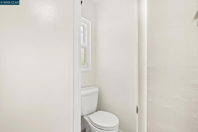 1232 E 20Th St, Oakland CA: https://media.crmls.org/mediaz/63a09af4-dd1b-4656-8e95-a5c4258ab583.jpg