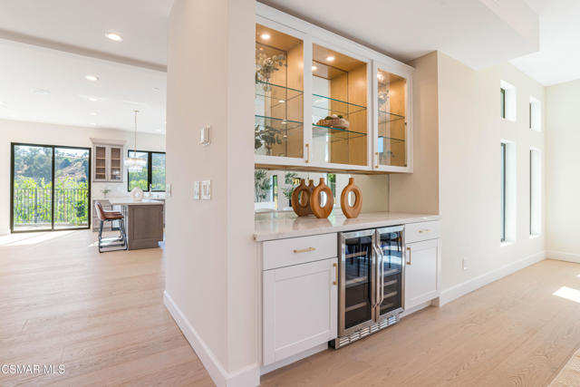 252 Capri Drive, Simi Valley CA: https://media.crmls.org/mediaz/63a129a6-7fe7-498a-85e6-c310e42b24f9.jpg