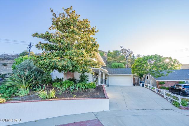 76 Robbins Court, Simi Valley CA: https://media.crmls.org/mediaz/63a16908-fbaf-480c-9af3-a9ee98c1ead3.jpg