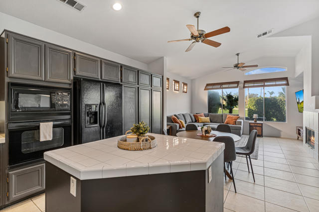 67600 S Laguna Drive, Cathedral City CA: https://media.crmls.org/mediaz/63a2d85a-2914-4b79-937a-7b59ab6b6b1c.jpg