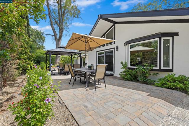 1838 Sunnyvale Ave, Walnut Creek CA: https://media.crmls.org/mediaz/63a37a5d-0777-4919-9b46-2fd076685c8b.jpg