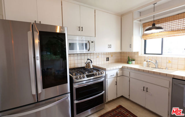 544 Borchard Drive photo 6