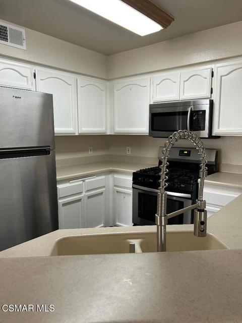 3376 Holly Grove Street, Westlake Village CA: https://media.crmls.org/mediaz/63a3bff7-2c32-47ed-a5d7-ab393509ca7a.jpg