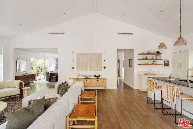 4128 Baywood Street, Los Angeles CA: https://media.crmls.org/mediaz/63a44e9c-37a3-438f-8a38-cf0bb260c413.jpg