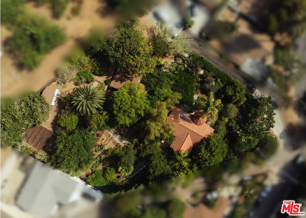 https://media.crmls.org/mediaz/63a4564b-aa8e-4f75-83ab-e69d5159cc14.jpg?preset=X-Large