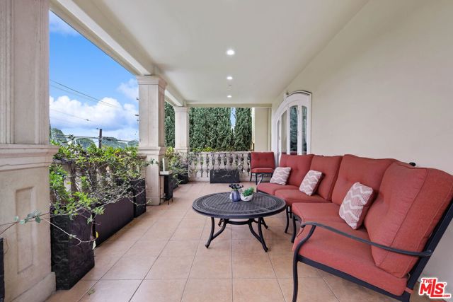 156 S Clark Drive, Beverly Hills CA: https://media.crmls.org/mediaz/63a49343-3284-45bc-96eb-1fa129ac2989.jpg
