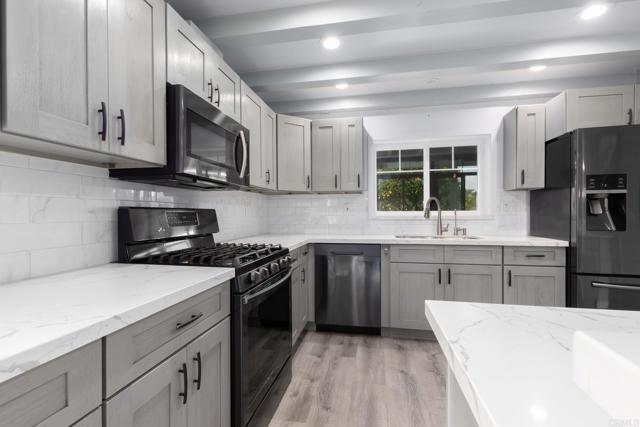 348 Avenida De Las Rosas, Encinitas CA: https://media.crmls.org/mediaz/63a4c72c-40f1-4a1c-9335-544a9ad3d5a7.jpg