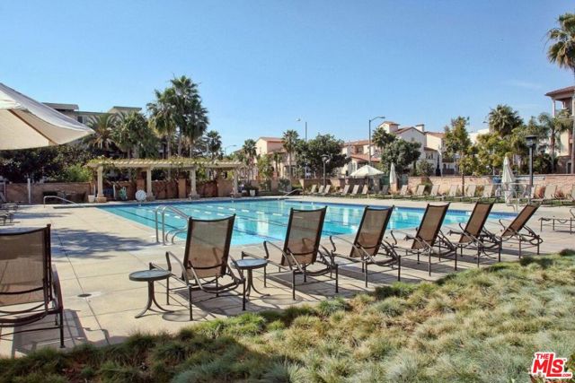 5350 Playa Vista Drive, Playa Vista CA: https://media.crmls.org/mediaz/63a5cfbe-28af-45f2-9f34-bb1ebbb6b052.jpg